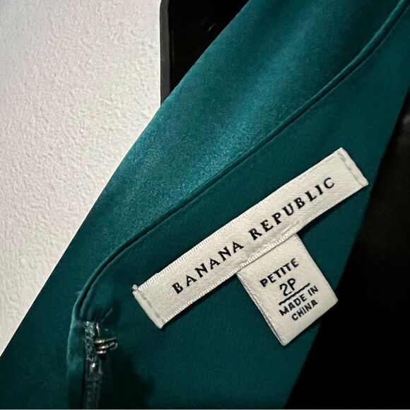 Banana Republic Silk Jewel GREEN V Neck Sleeveless Wrap Front Ruffle Dress 2 P - Picture 14 of 16